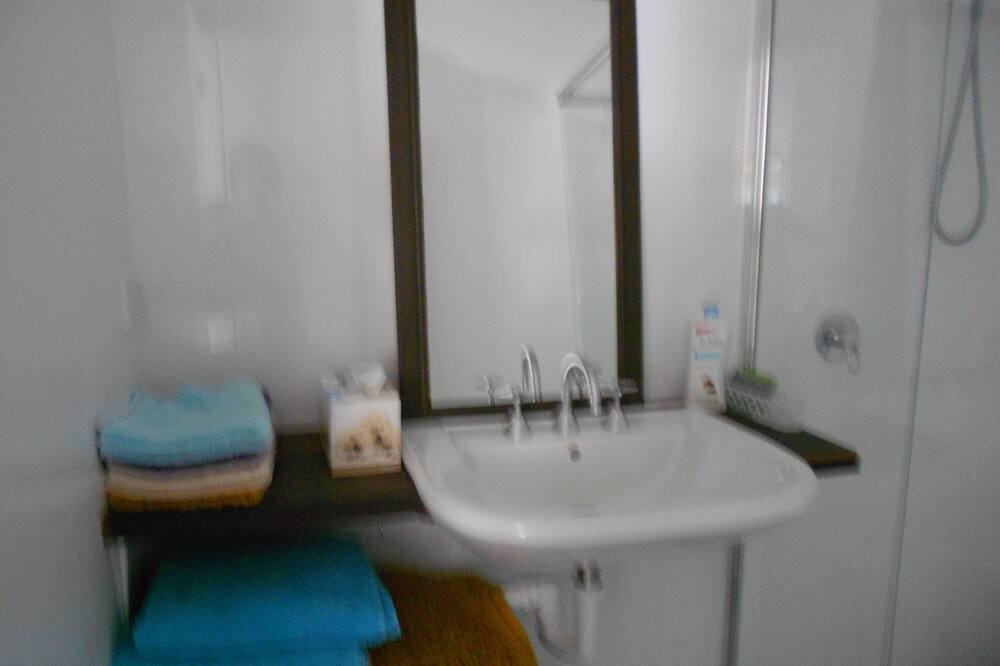 Photo of Bathroom in Freshwater