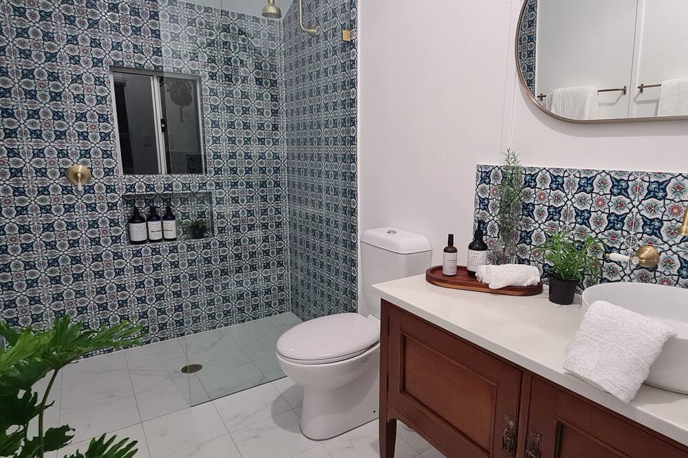 Photo of Bathroom in Rainbow Flat