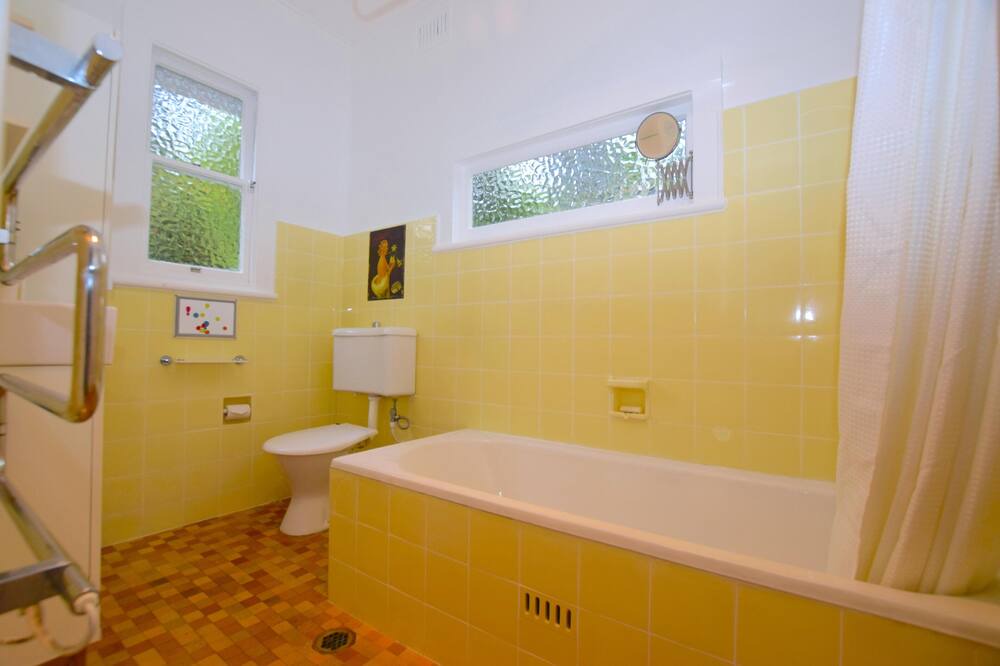 Photo of Bathroom in Katoomba