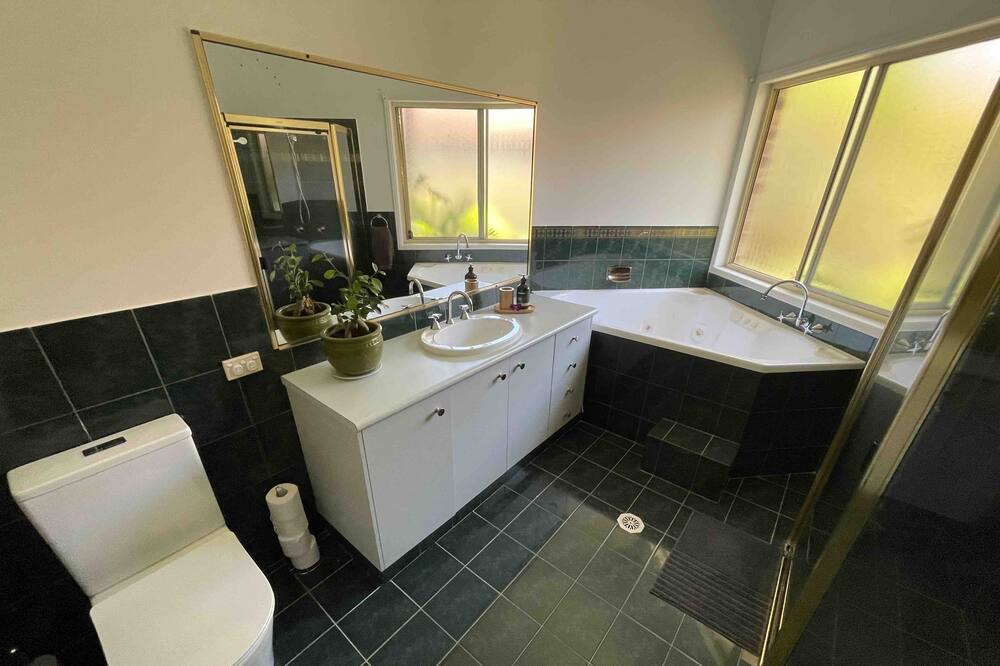 Photo of Bathroom in Suffolk Park