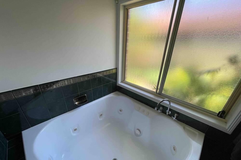 Photo of Bathroom in Suffolk Park