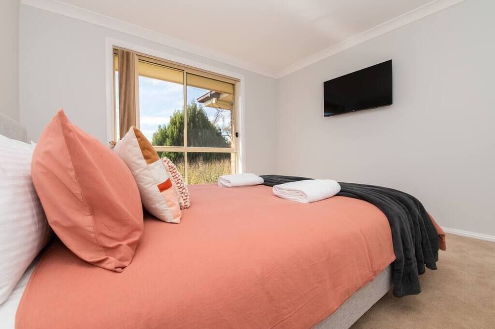 Photo of Bedroom in Orange