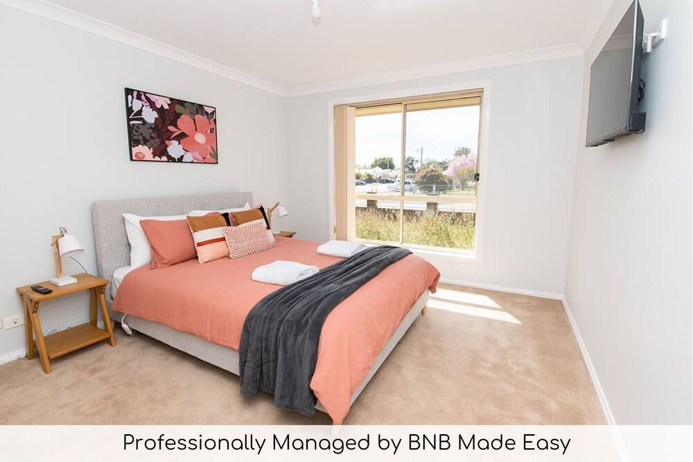 Photo of Bedroom in Orange