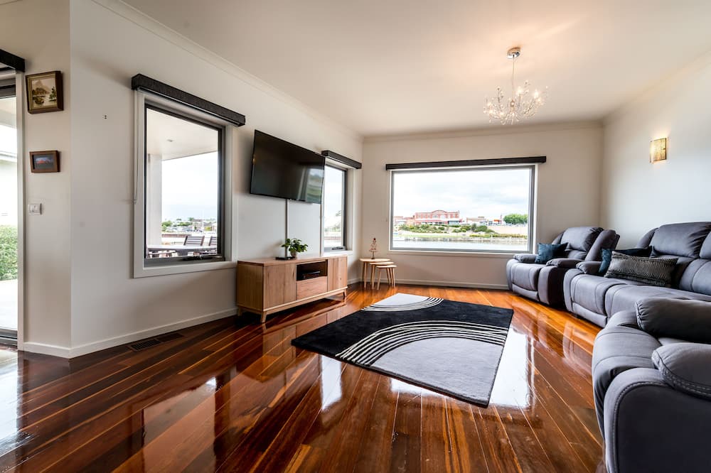 Photo of Livingroom in Ulverstone