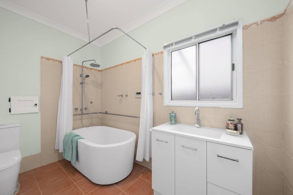 Photo of Bathroom in Aberdare