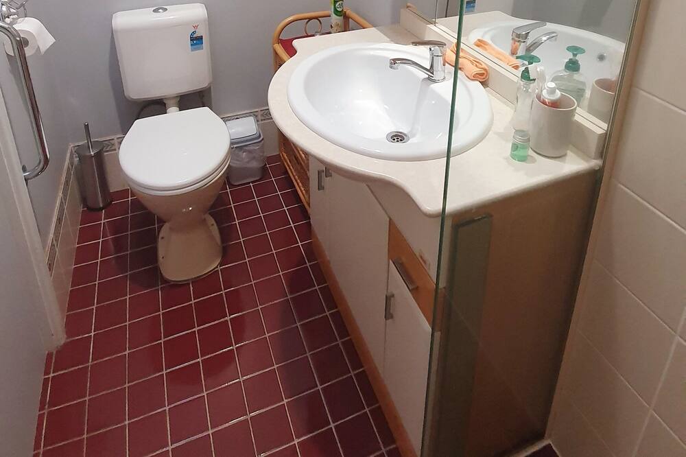 Photo of Bathroom in Aberdare