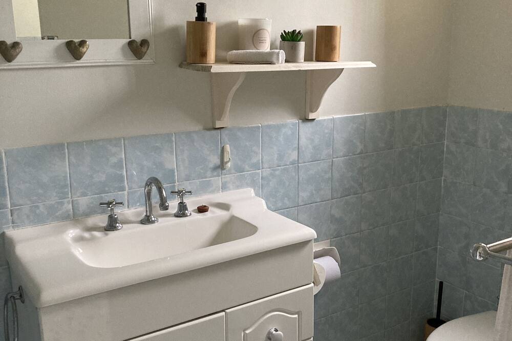 Photo of Bathroom in Bateau Bay