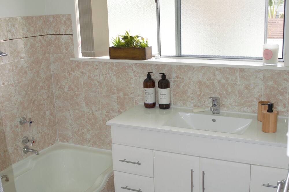 Photo of Bathroom in Bateau Bay