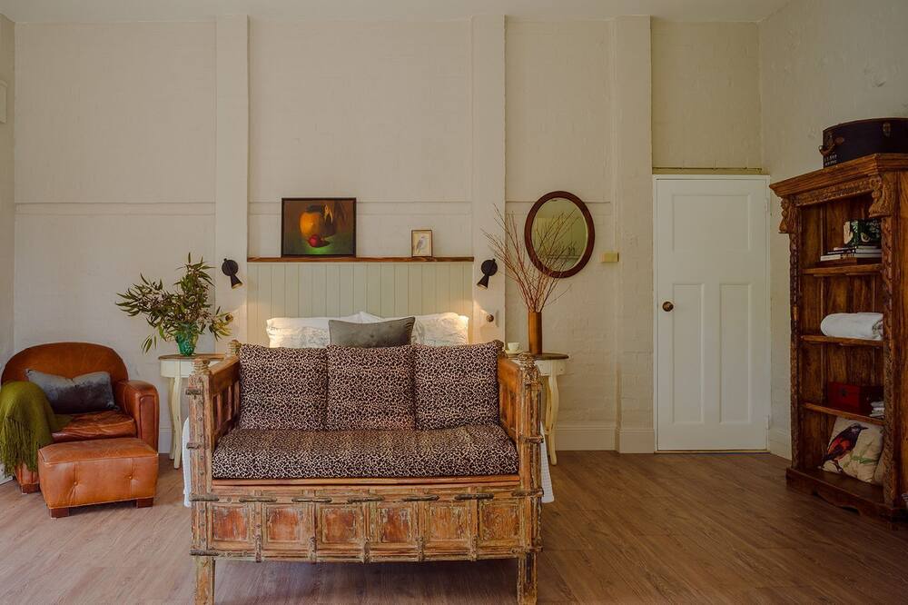 Photo of Livingroom in Red Hill