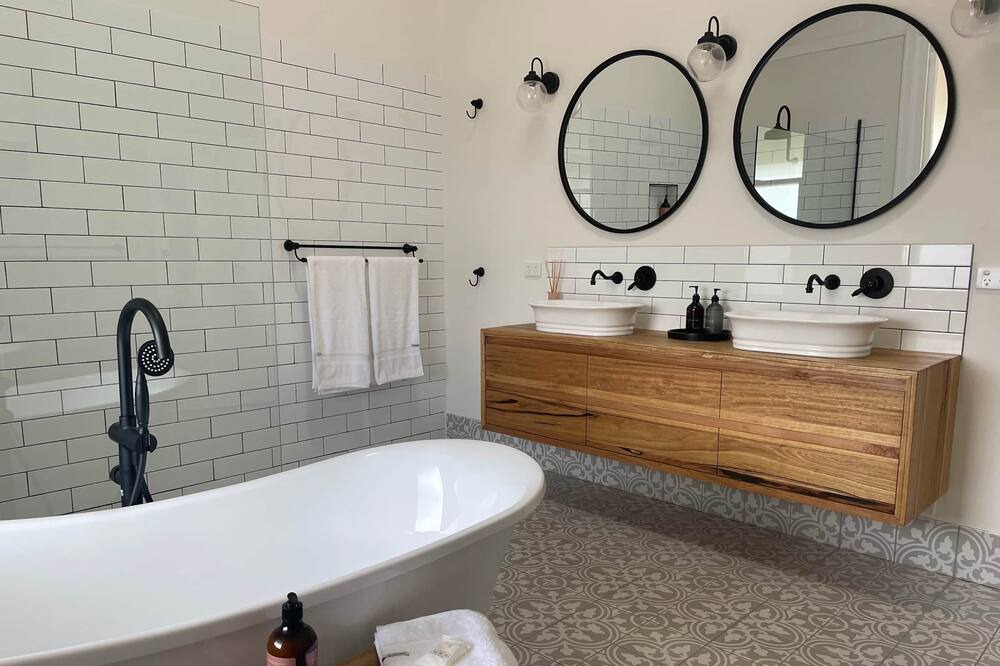 Photo of Bathroom in Numurkah