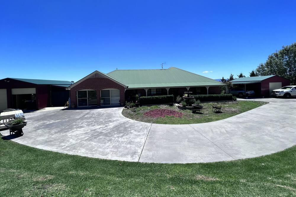 Photo of Outdoor in Robin Hill