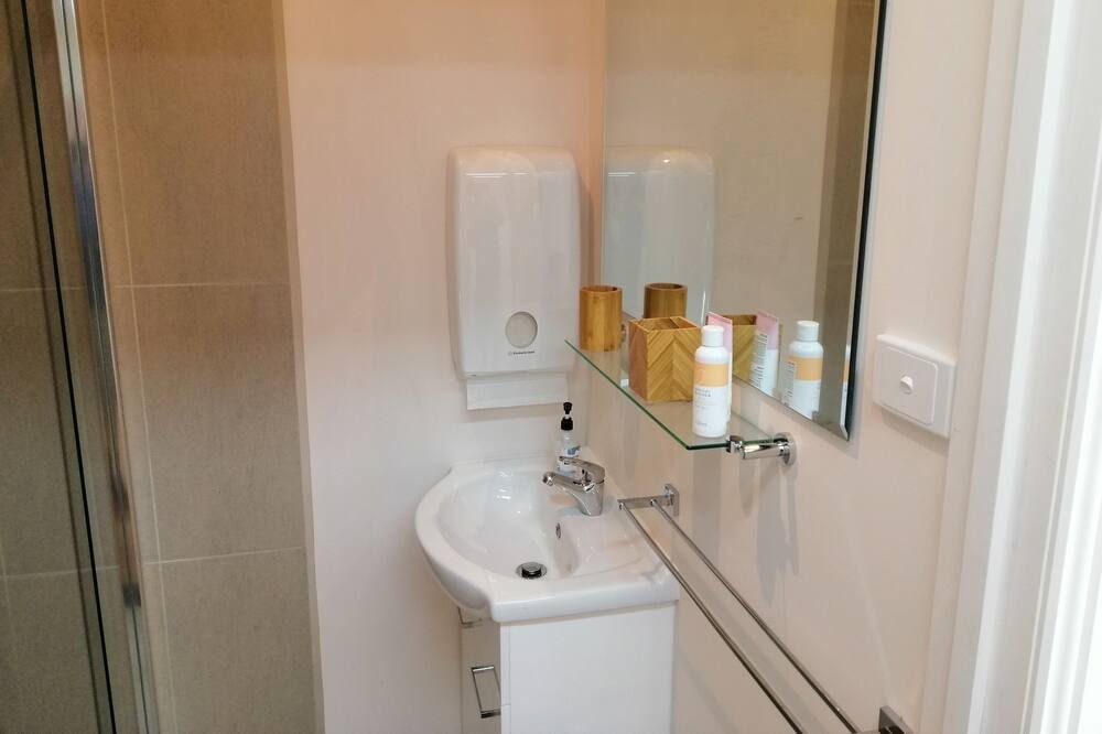 Photo of Bathroom in Clematis