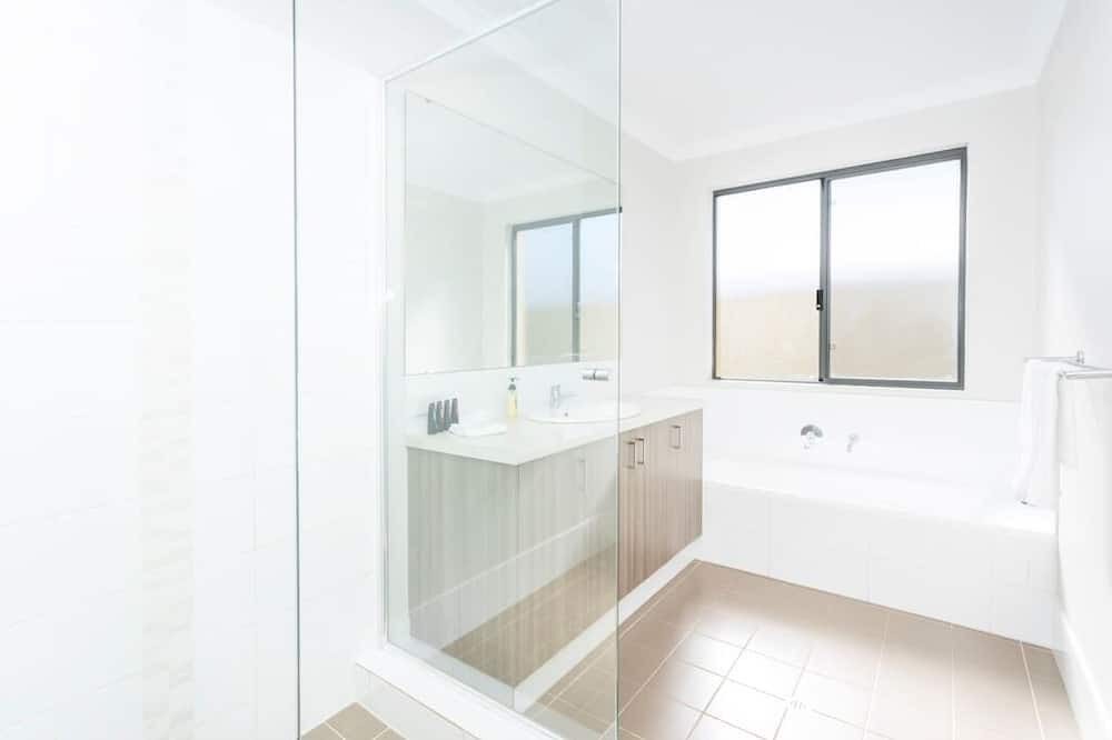 Photo of Bathroom in Piara Waters