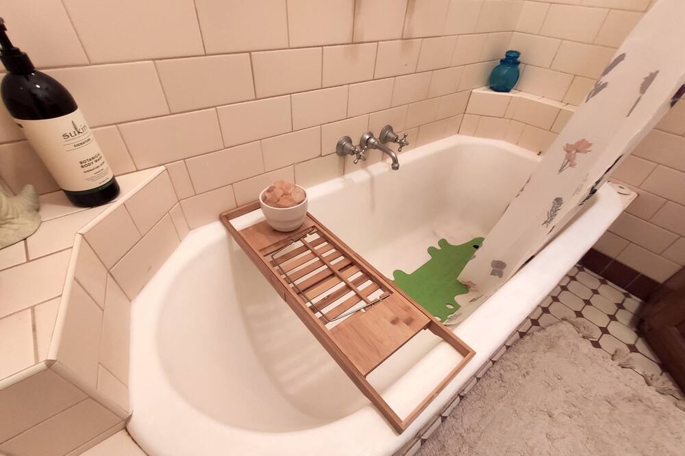 Photo of Bathroom in Turvey Park