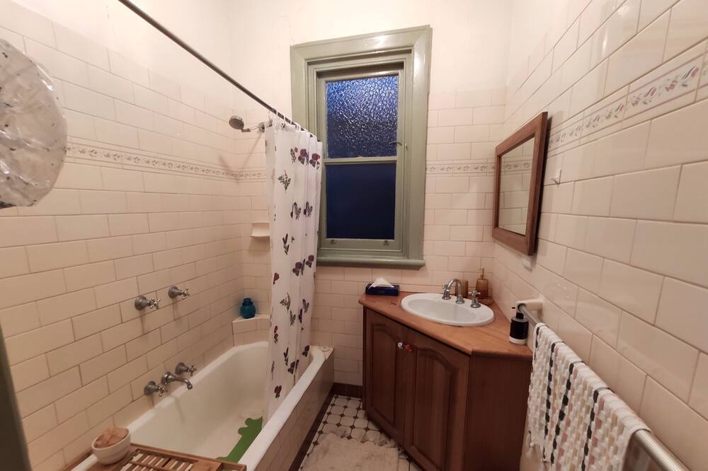 Photo of Bathroom in Turvey Park