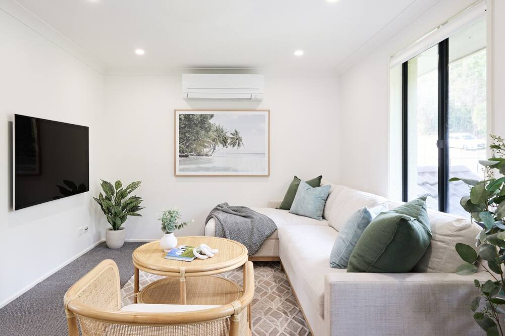Photo of Livingroom in Forresters Beach