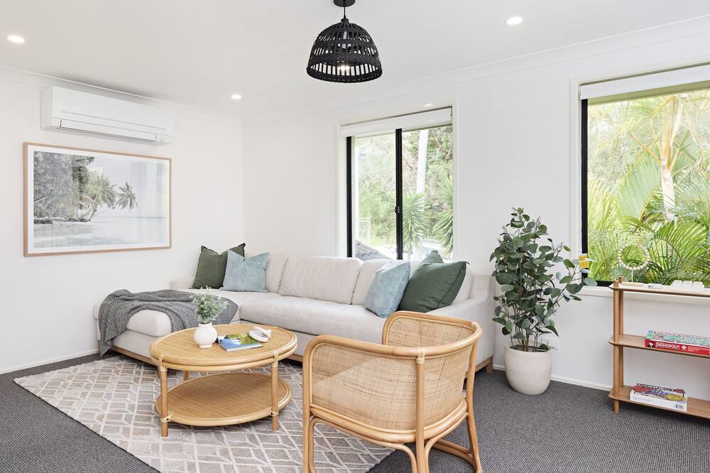 Photo of Livingroom in Forresters Beach