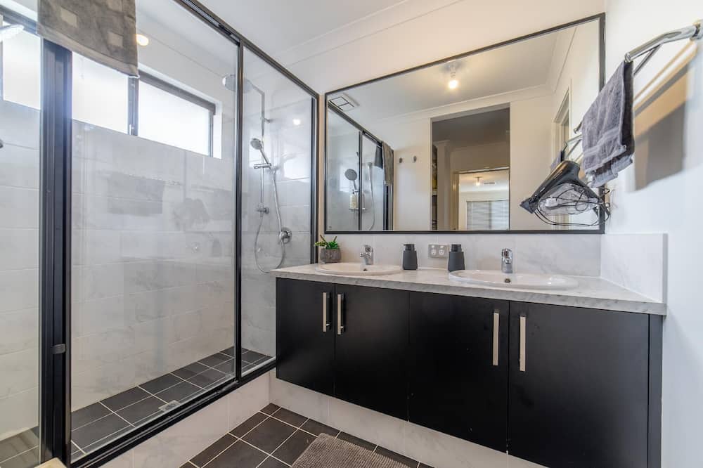 Photo of Bathroom in Treeby
