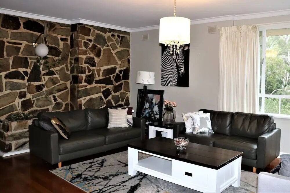 Photo of Livingroom in Bellevue Heights