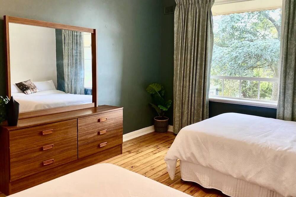 Photo of Bedroom in Bellevue Heights