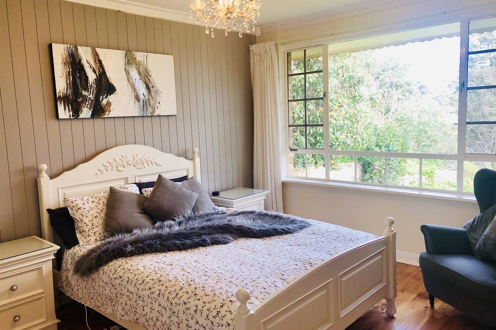 Photo of Bedroom in Bellevue Heights