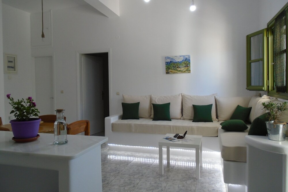 Photo of Livingroom in Alinda