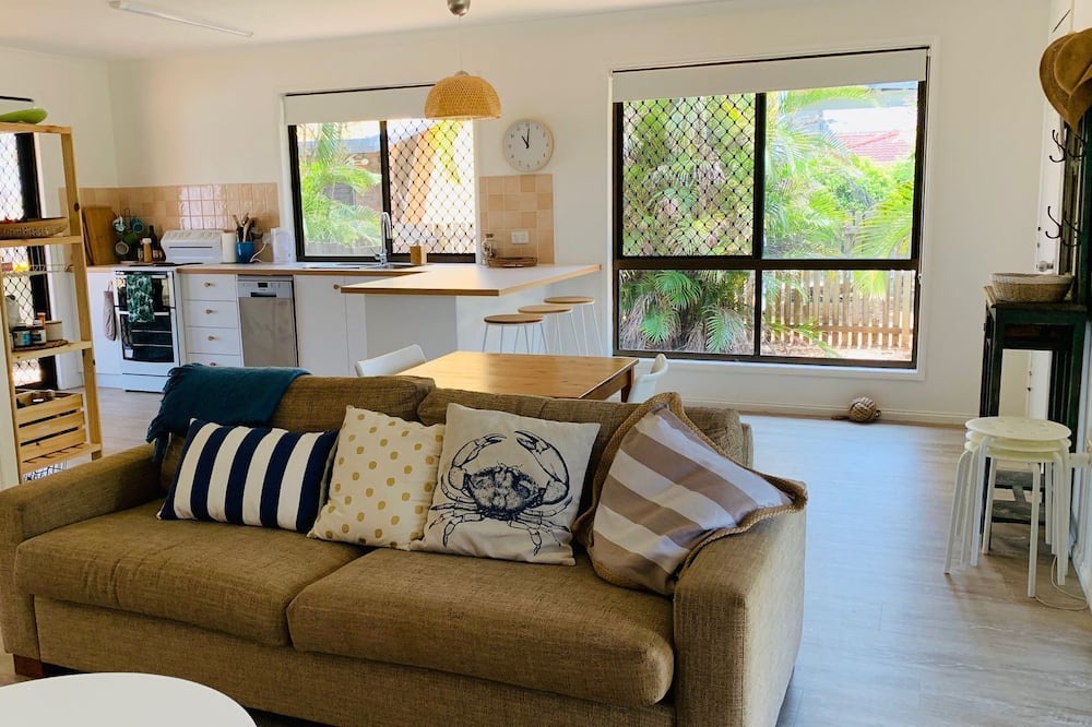 Photo of Livingroom in Elliott Heads