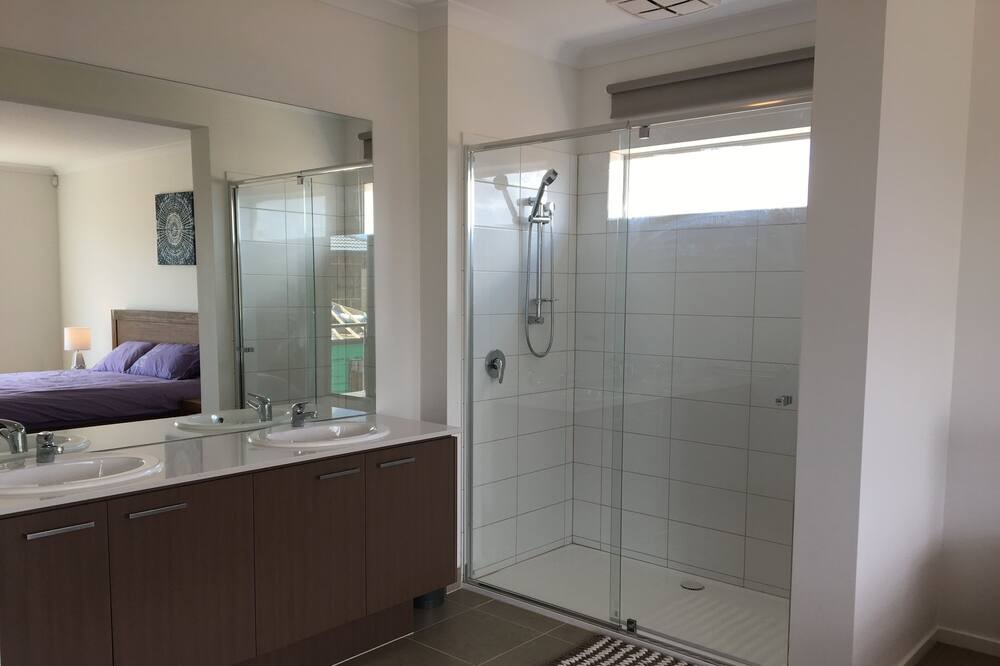 Photo of Bathroom in Point Cook