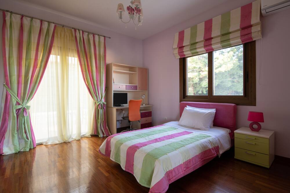 Photo of Bedroom in Asgourou