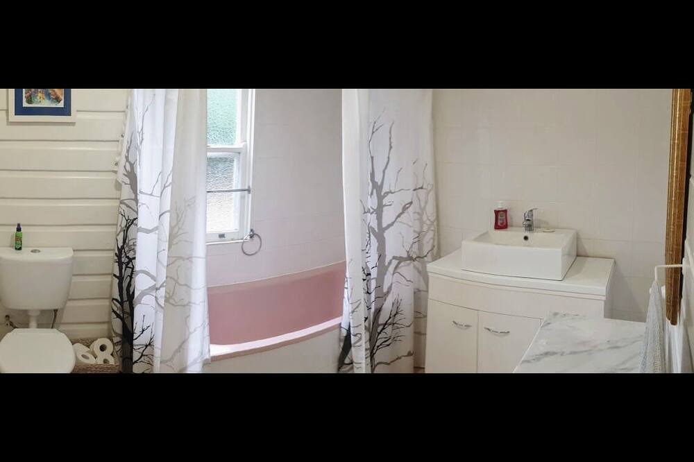 Photo of Bathroom in Coonabarabran