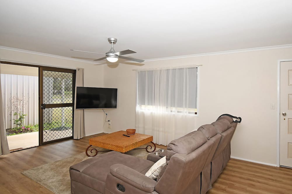 Photo of Livingroom in Pacific Haven