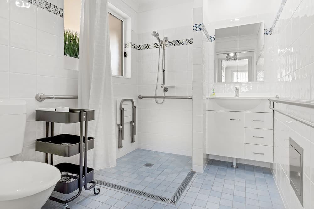 Photo of Bathroom in Salamander Bay