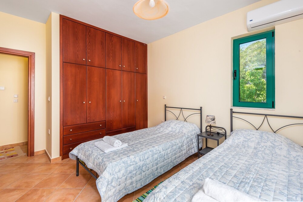 Photo of Bedroom in Salakos