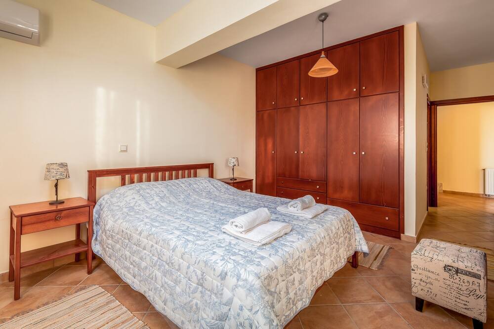 Photo of Bedroom in Salakos
