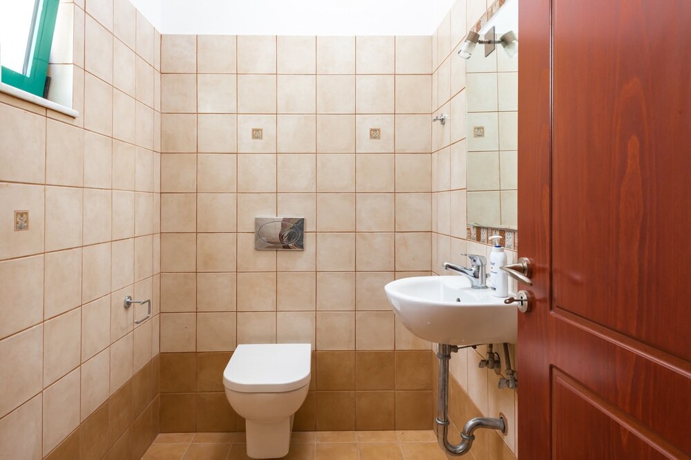 Photo of Bathroom in Salakos