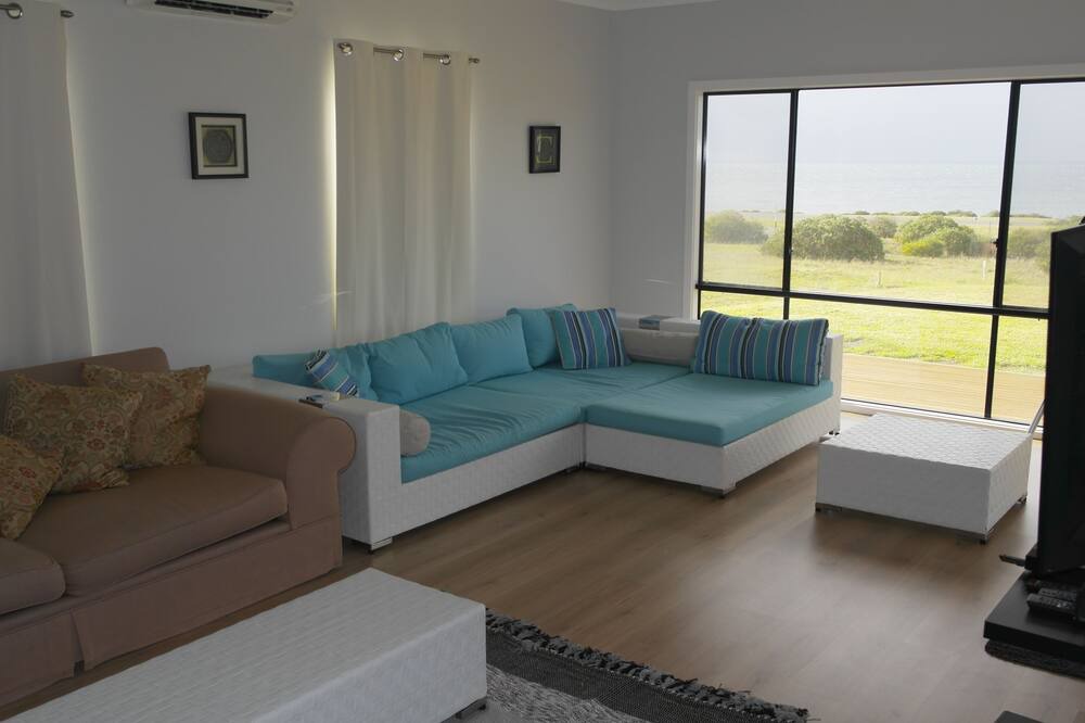 Photo of Livingroom in Point Boston
