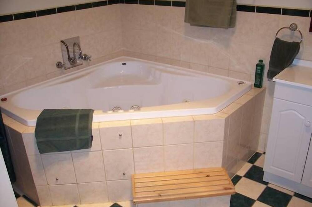 Photo of Bathroom in Naracoorte