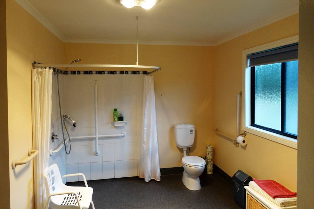 Photo of Bathroom in Ventnor