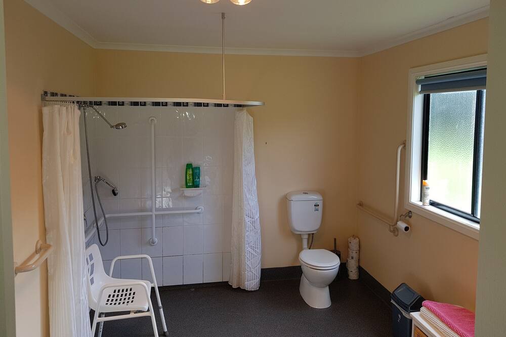 Photo of Bathroom in Ventnor