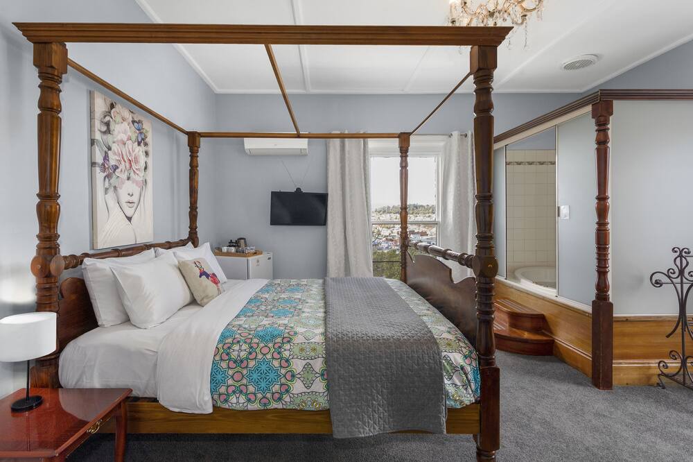 Photo of Bedroom in West Launceston