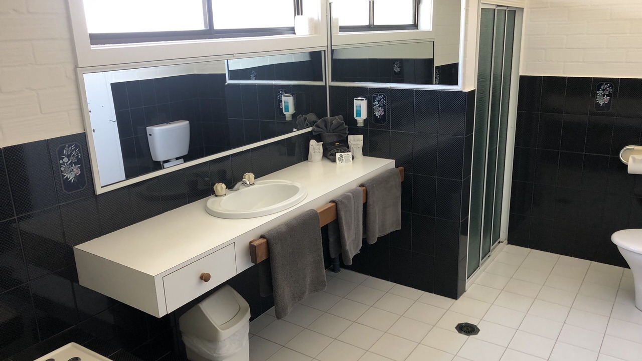 Photo of Bathroom in Deniliquin