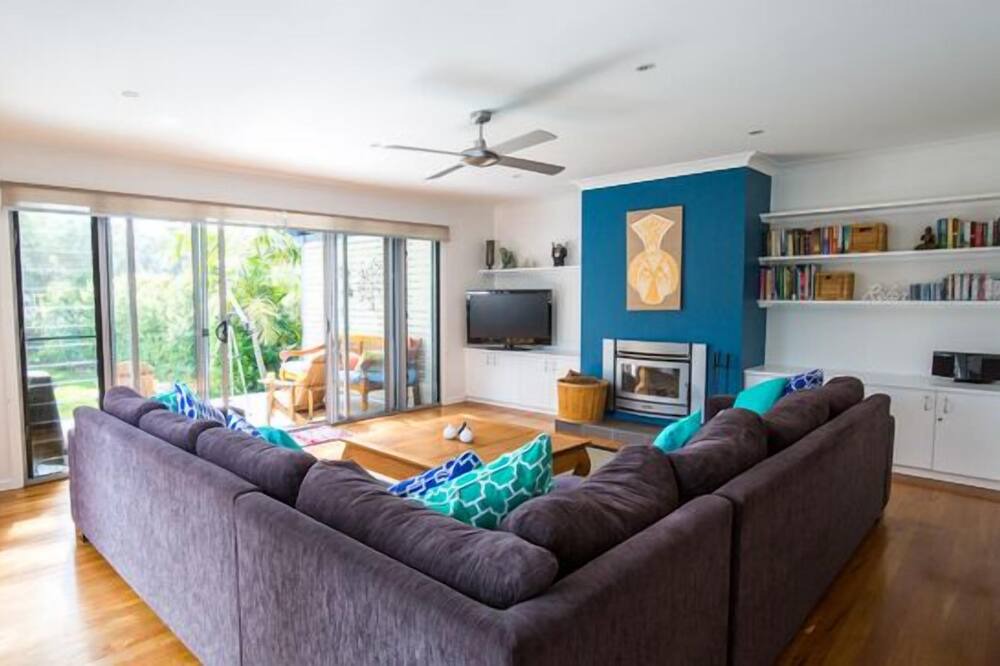 Photo of Livingroom in Erowal Bay