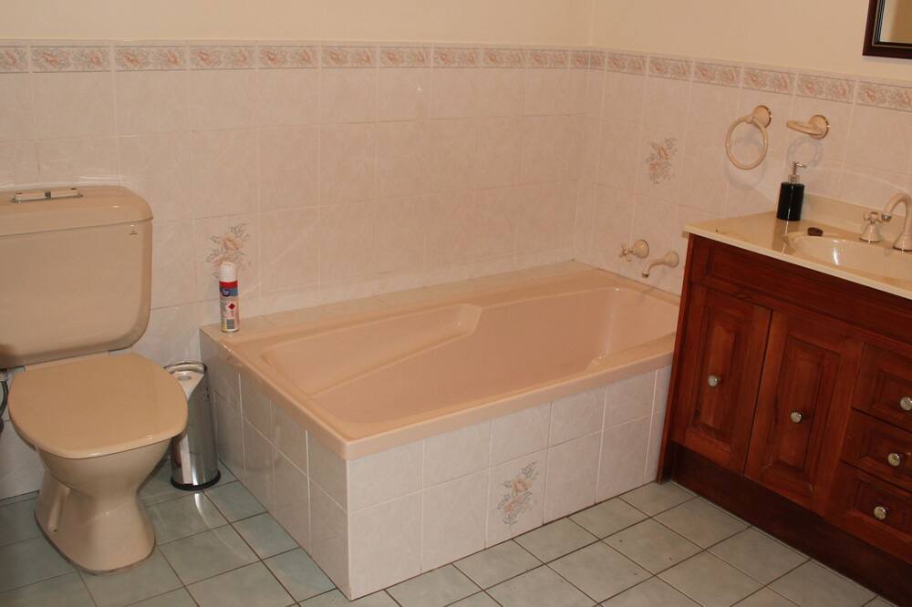 Photo of Bathroom in Erowal Bay