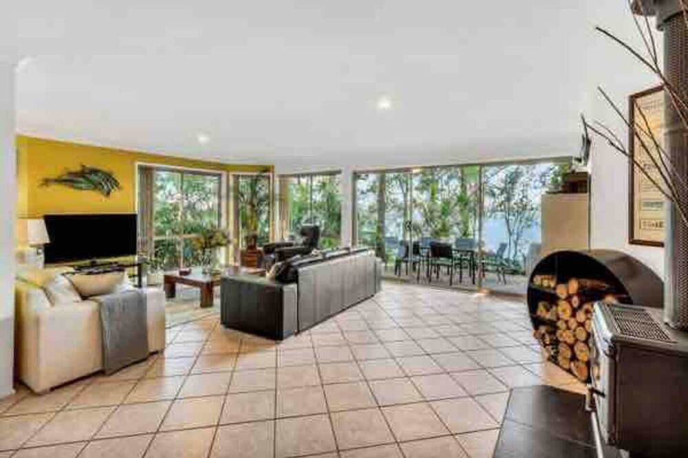 Photo of Livingroom in North Arm Cove