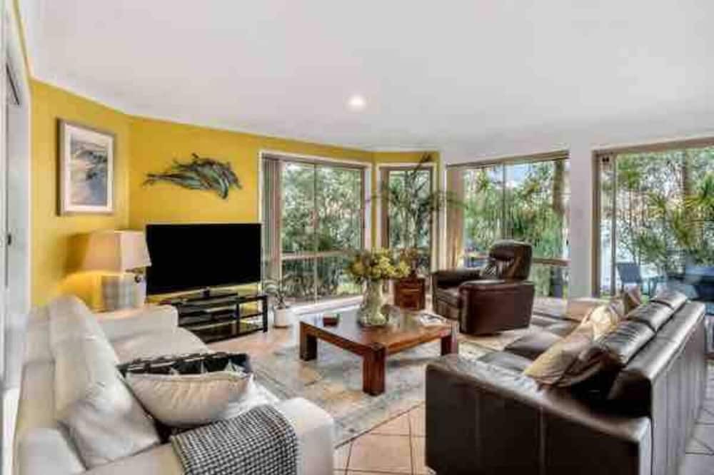 Photo of Livingroom in North Arm Cove