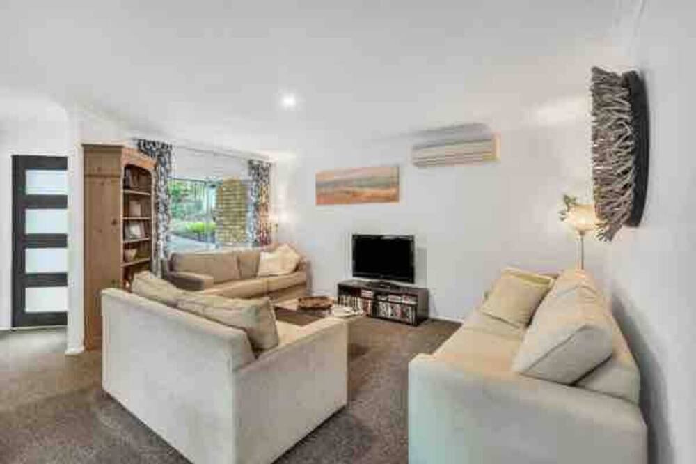 Photo of Livingroom in North Arm Cove