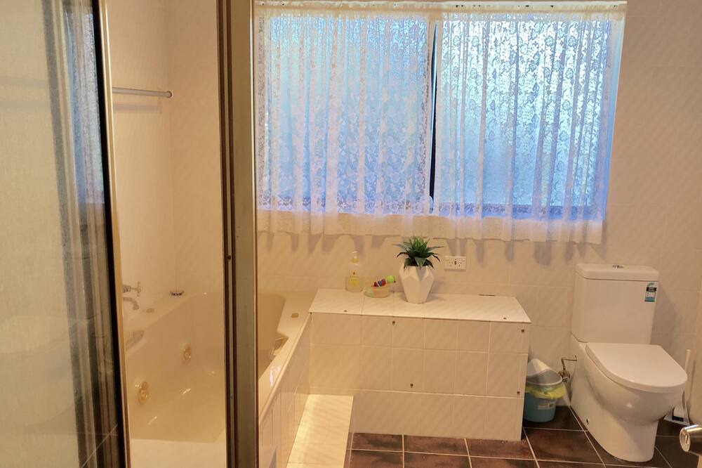 Photo of Bathroom in Tuross Head