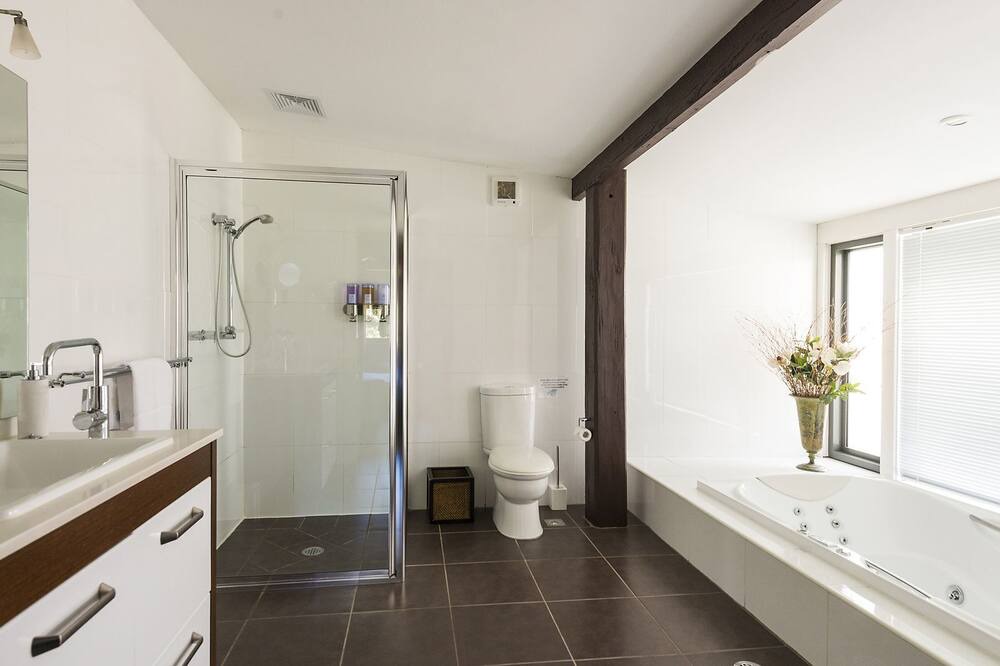 Photo of Bathroom in Broke