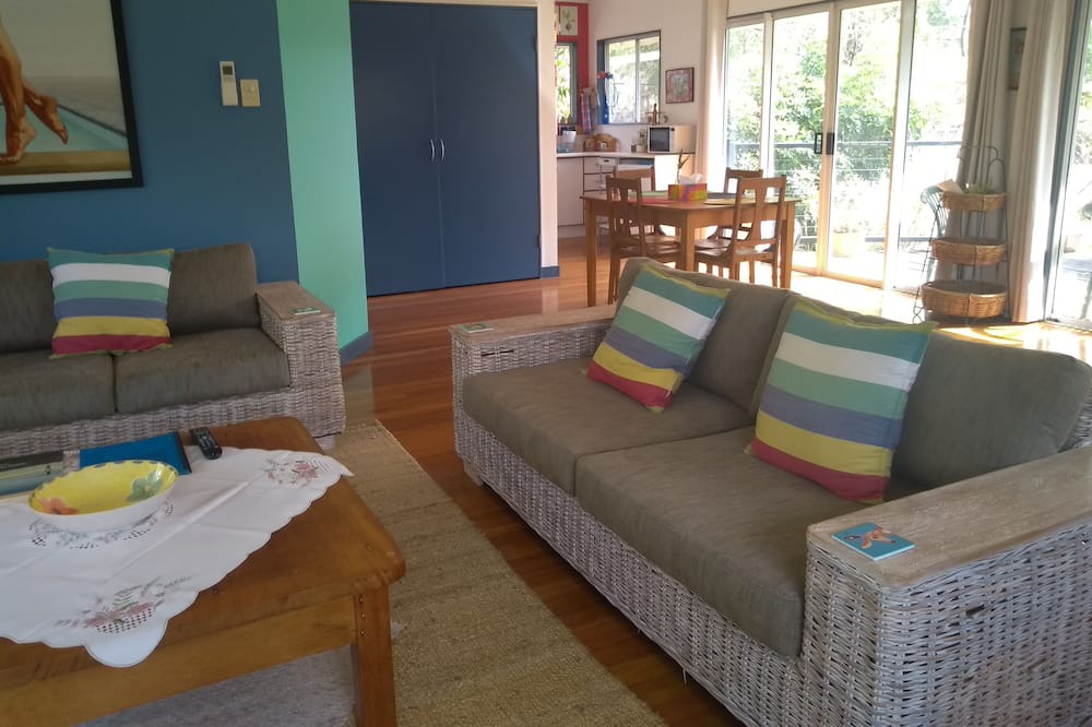 Photo of Livingroom in Kenmore Hills