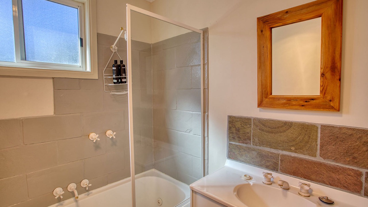 Photo of Bathroom in Binalong Bay